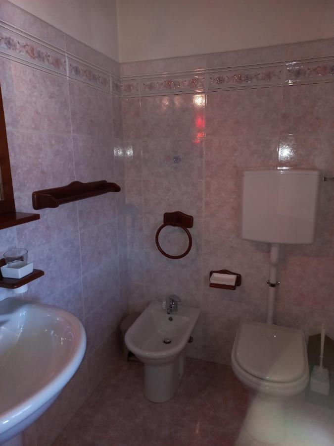 Casa Vacanza Da Ghislin เตโญ ภายนอก รูปภาพ